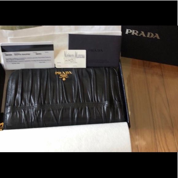 Prada Wallet - Picture 3 of 7